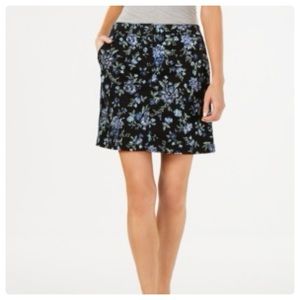 Karen Scott Size 6 Skort Black Floral Cotton Blend